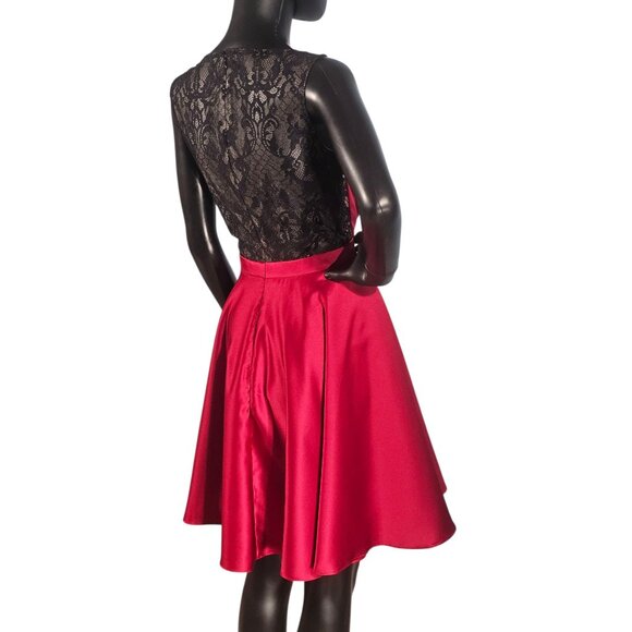 NWOT Claret Satin/Black Lace Illusion Back A-Line - Da Vinci - Picture 9 of 9